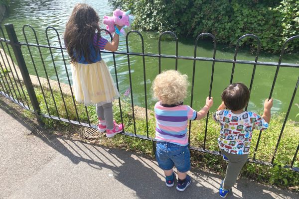 親子ホームステイ最高の1日バレンタインズパークの湖